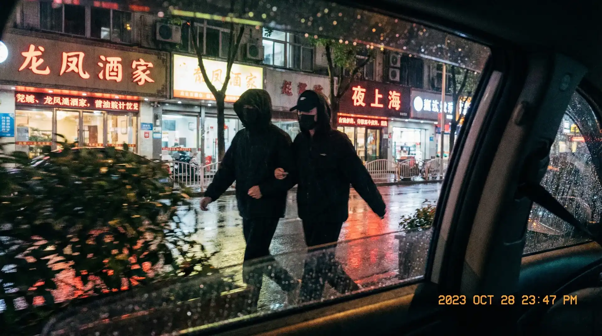 妈妈的朋友4中字巴巴鱼汤饭 - 顶流明星深夜密会现场抓拍照片